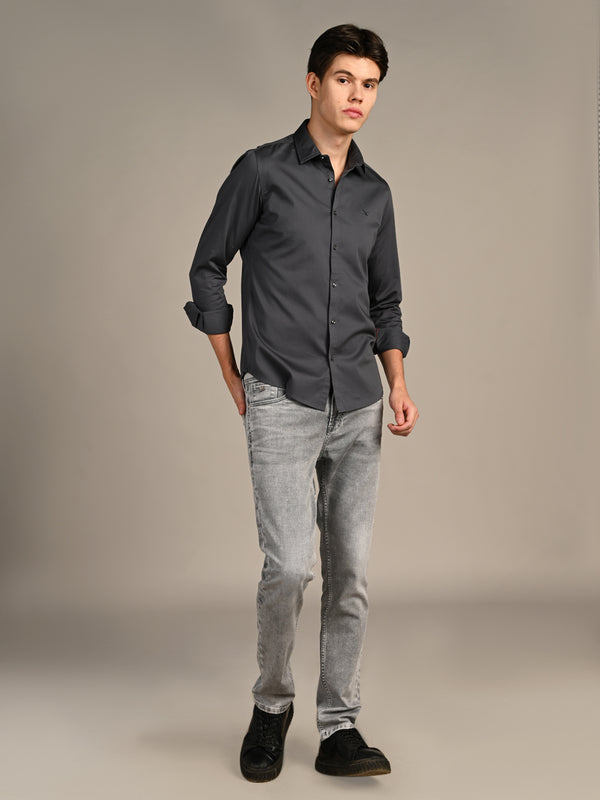 Killer Men Dark Grey Solid Slim Fit Shirts
