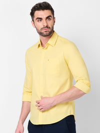 Killer Men Light Yellow Solid Slim Fit Shirts