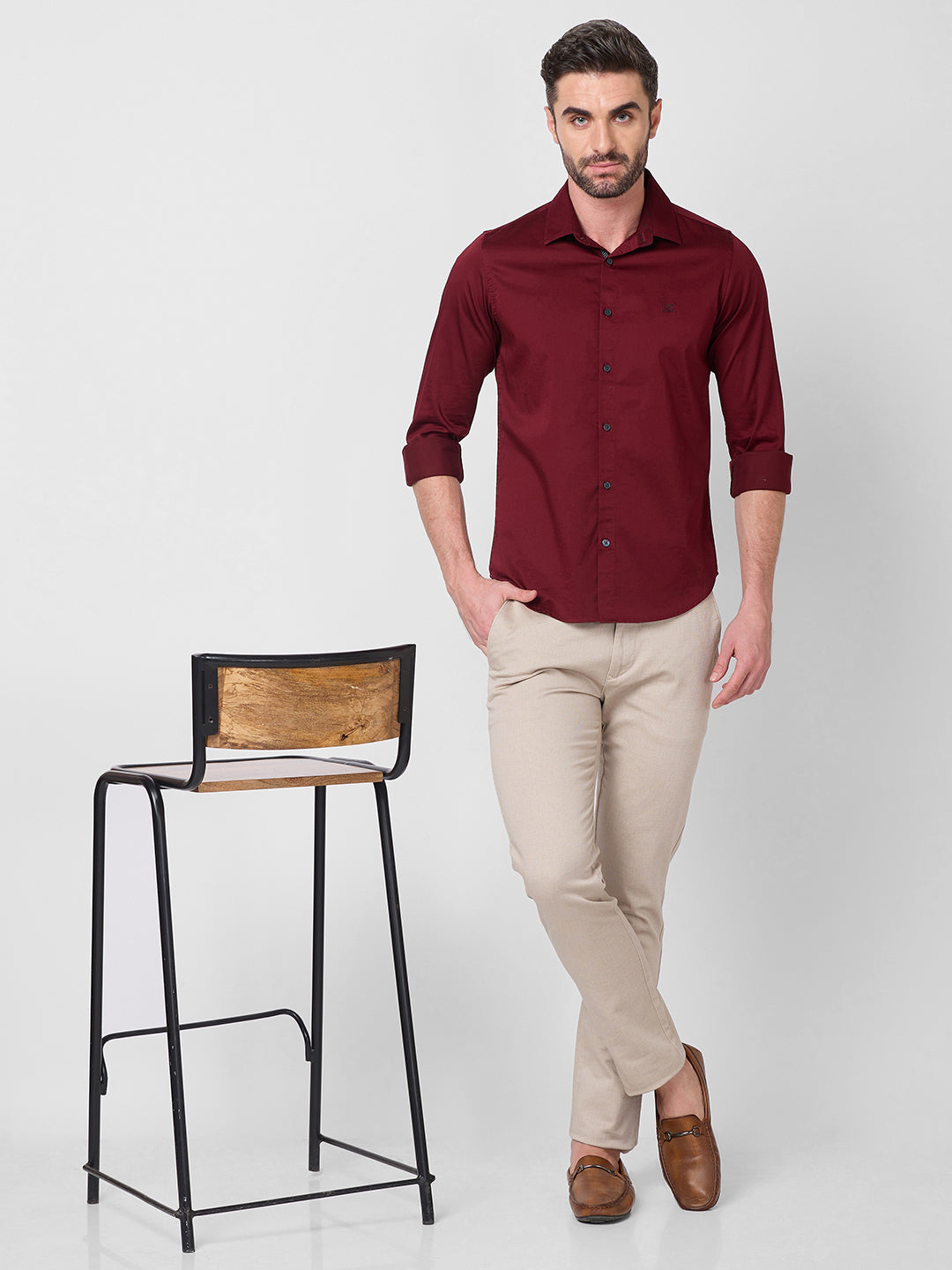 Men's Wine Solid Slim Fit Shirts