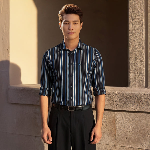Full sleeves Slim Fit Black Structured Striper Shirt