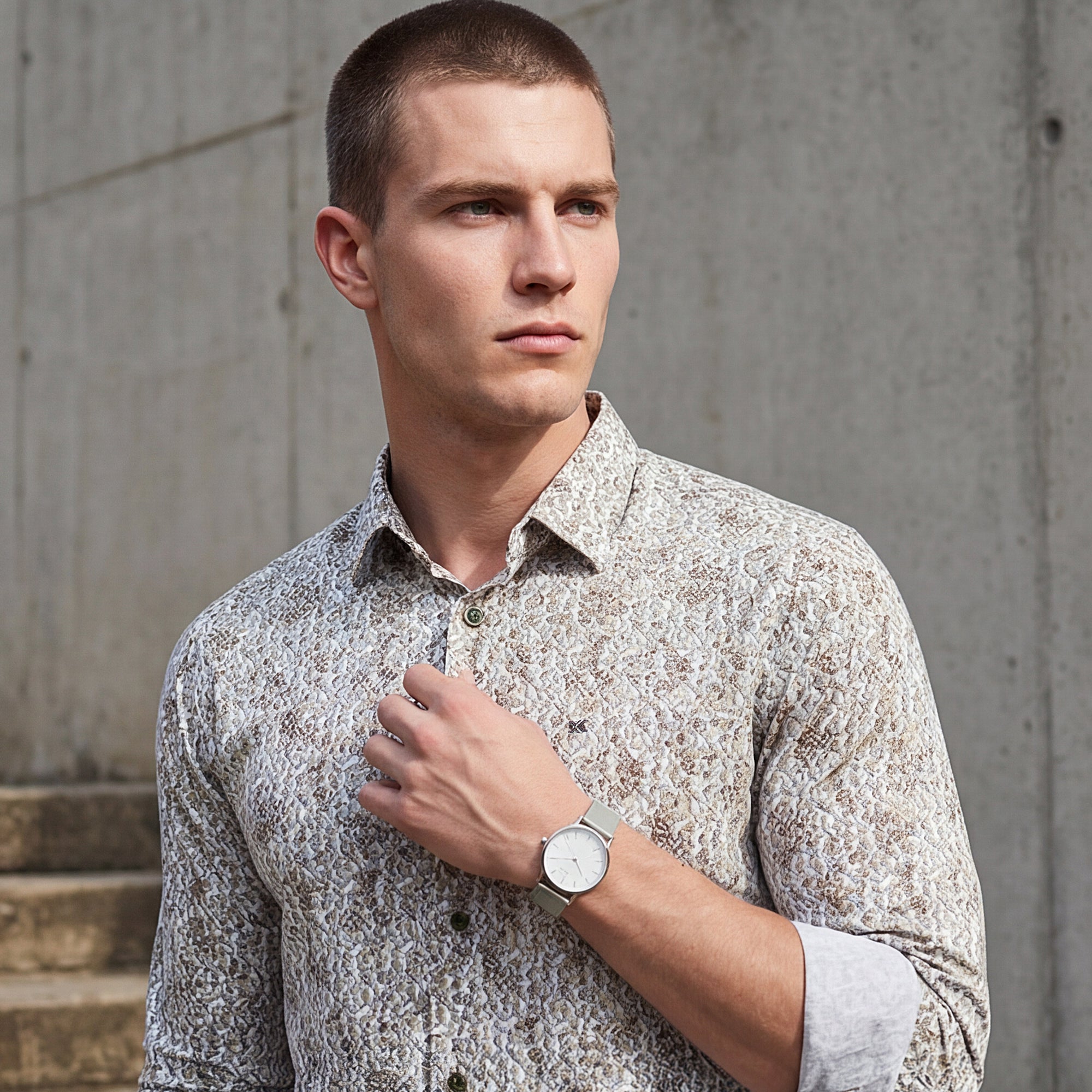 Full sleeves Slim Fit Cream Micro Abstract Print Shirt