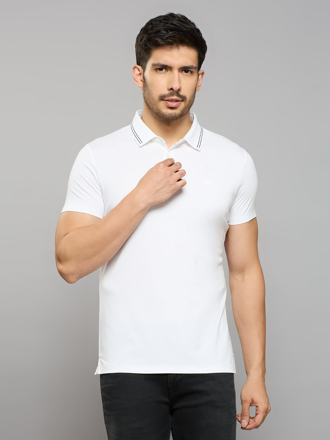 Men's White Solid Slim Fit T-Shirts