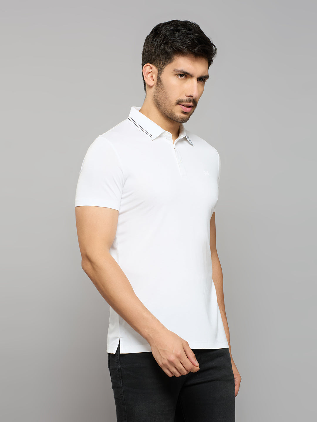 Men's White Solid Slim Fit T-Shirts
